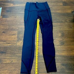 Lululemon Navy Size 4 Leggings New Condition